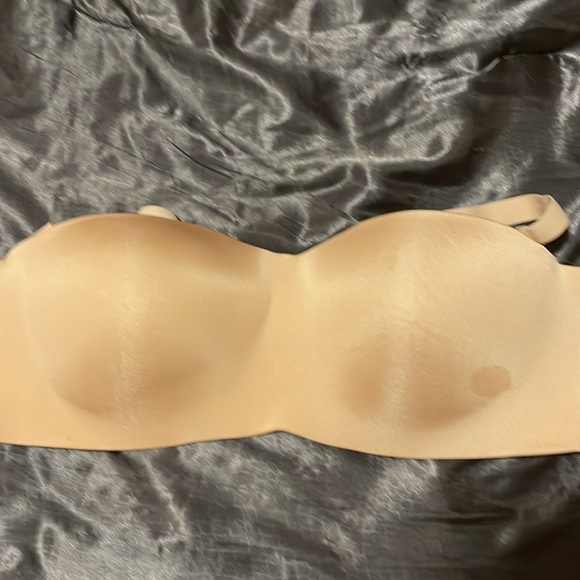 Skims Body Wireless Strapless Bra - Picture 8 of 8